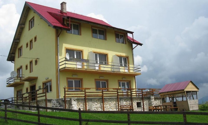 Sirnea House | Pensiunea Pui de Urs Sirnea