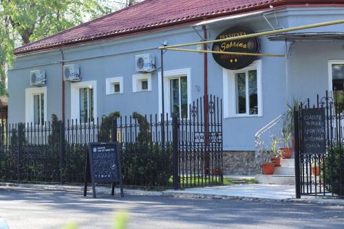 Chiscani House | Pensiunea Sabrina