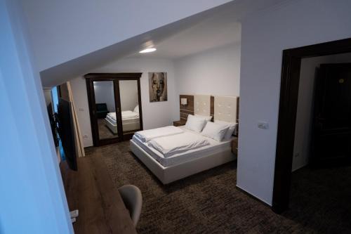 Arad House | Pensiunea White Residence