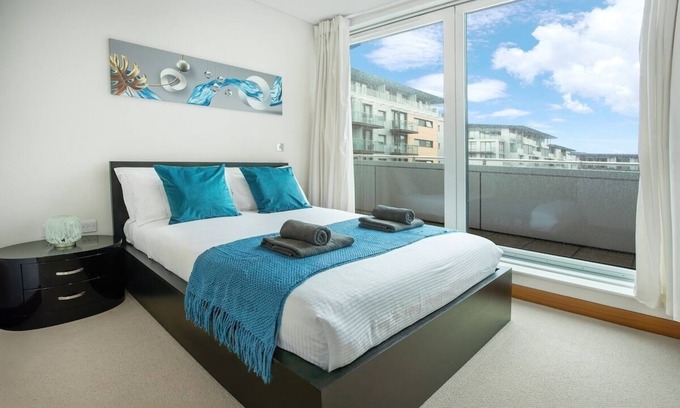 Churchill Apartment | Pent-House Battersea Power Station Hub
