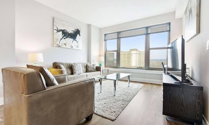 Aurora Highlands Apartment | Pentagon City 1BR | Resort style amenities | Desk+Wifi