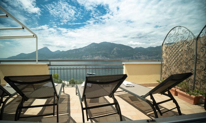 Brenzone sul Garda Apartment | Penthouse CASA ALKEA Masse Lake view