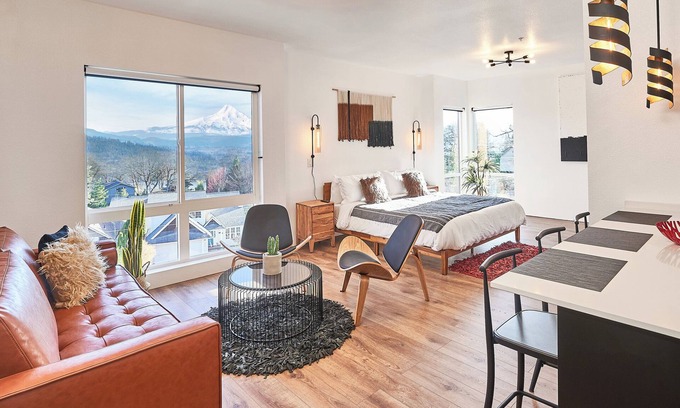 White Salmon Apartment | Penthouse deluxe studio, Mt Hood views, downtown White Salmon, suite 12