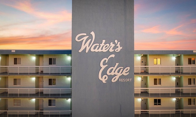 Garden City Condo | Penthouse level! 15th floor! Water’s Edge 1504!
