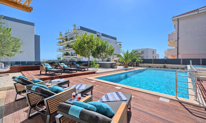 Znjan Apartment | Penthouse Liberty Living with Pool