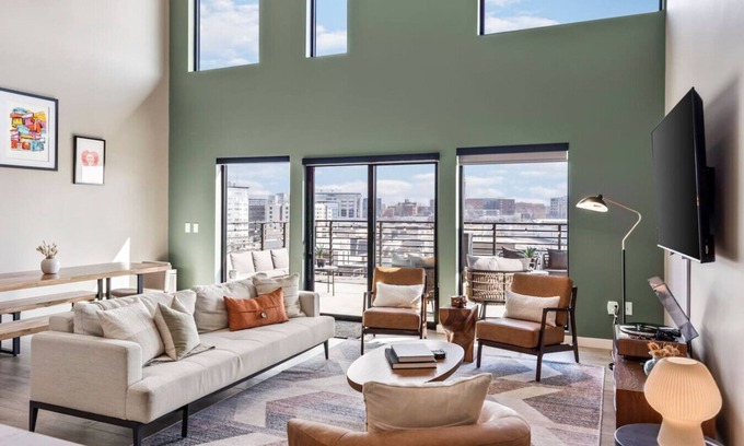 The Gulch Condo | Penthouse Luxury w/Pool, Patio & City View - Walk to Broadway