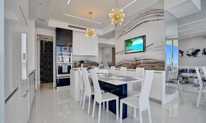 Sunny Isles Beach Apartment | Penthouse Oceanfront for up to 7 people at La Perla. Miami Glittering Paradise!