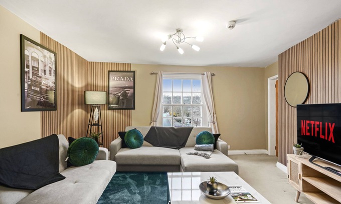 Bristol Floating Harbour Apartment | Penthouse on Bristol's Harbourside - Sleeps 10