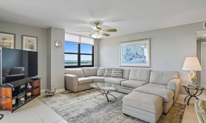 Isla del Sol Condo | Penthouse Paradise with Amazing Views: 2BD, 2BA -