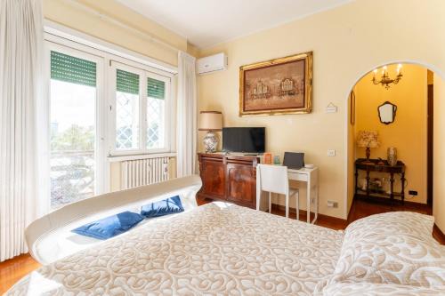 Quartiere XX Ardeatino House | Penthouse Room Private Bath & Wi Fi AC