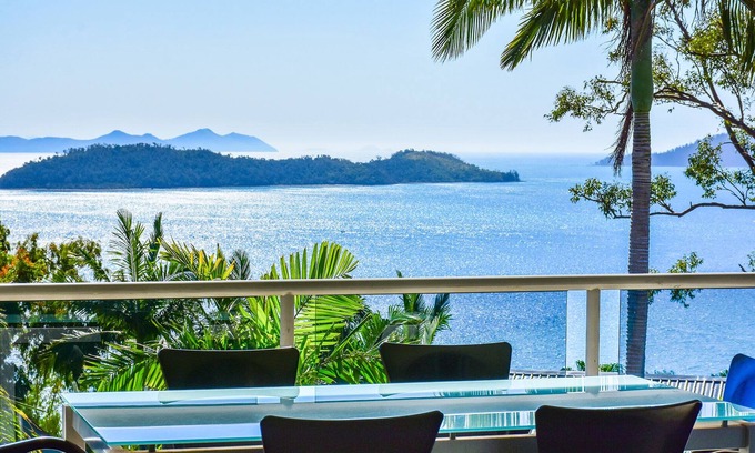Hamilton Island Apartment | Penthouse style apartment Blue Water Views 10