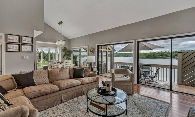 North Shore Condo | Penthouse View - Smith Mountain Lake