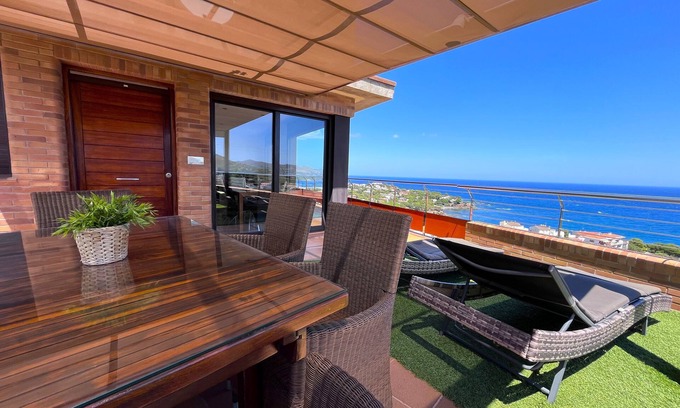 Llanca Apartment | Penthouse with magnificent sea views, private pool, large terrace.