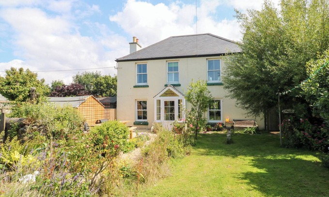 Kuggar Cottage | PENTIRA, pet friendly, country holiday cottage in Kuggar
