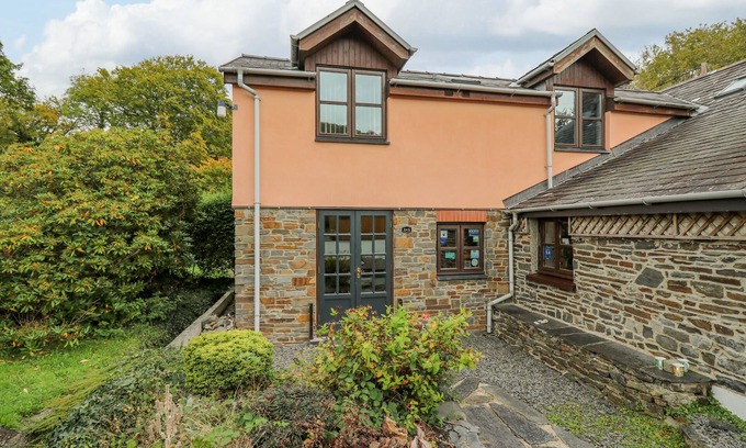 Aberystwyth Cottage | PENYBONT APARTMENT, pet friendly, with a garden in Bow Street, Wales