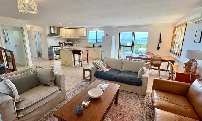 Peppermint Grove Beach House | Peppy Beach House – Stunning Ocean Views & Relaxed Coastal Escape