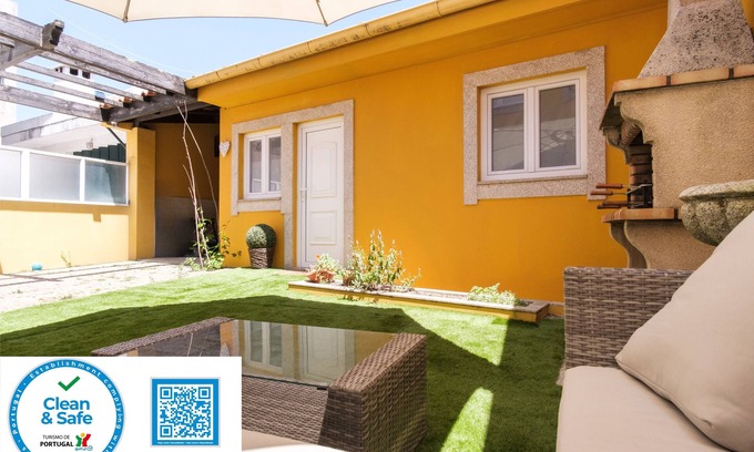 Perafita House | Perafita Yellow House - EcoHost