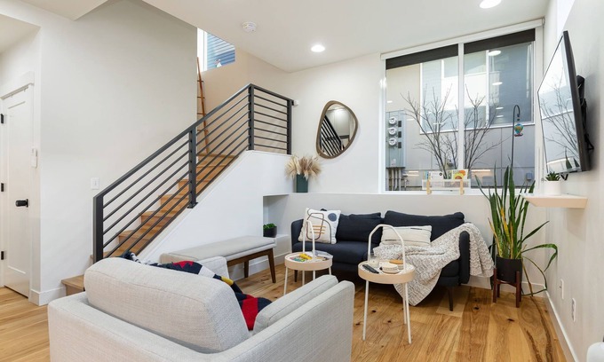 North Queen Anne House | Perch - Elegant 3BR Haven with AC Near Lake Union