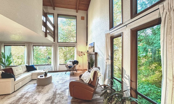 Kenmore House | Perch - Hot tub Forest Retreat
