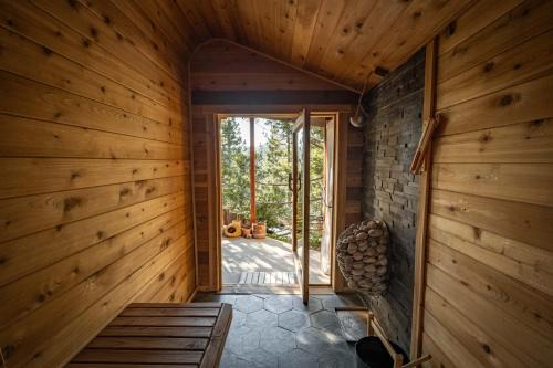 Arrowbear Lake Ski Chalet | Perch - Peaceful ECO Cedar Hot Tub AC EV Mountain Views