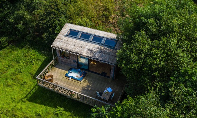 La Roche-Maurice Cabin | Perched cabin with Jacuzzi terrace in La Roche Maurice Domaine Rêves Etoilés