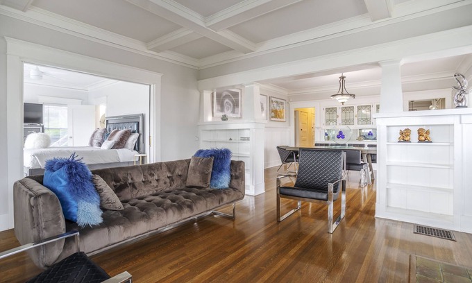 Silver Lake House | Perched in Paradise: LA Living at Its Best!