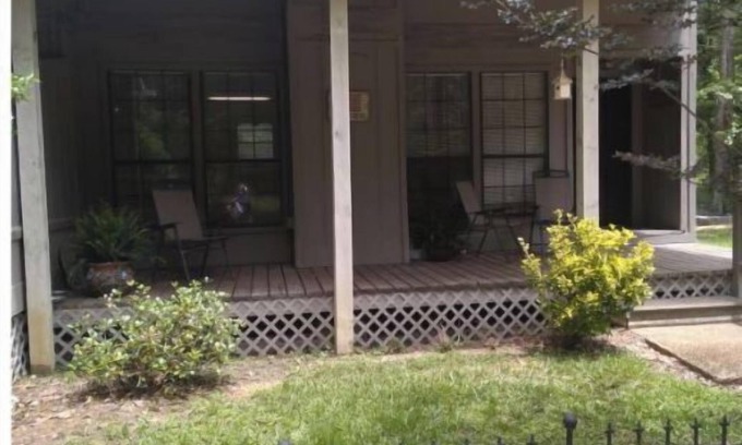 McComb Apartment | Percy Quinn Vacation Rental B