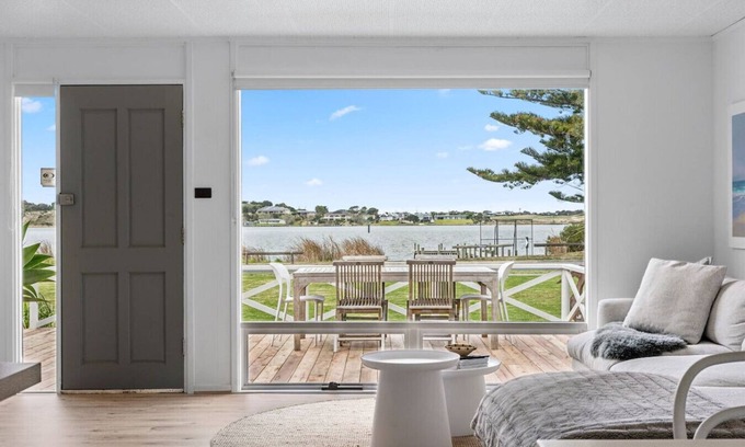 Goolwa House | Percys Place- Waterfront, pet and family friendly