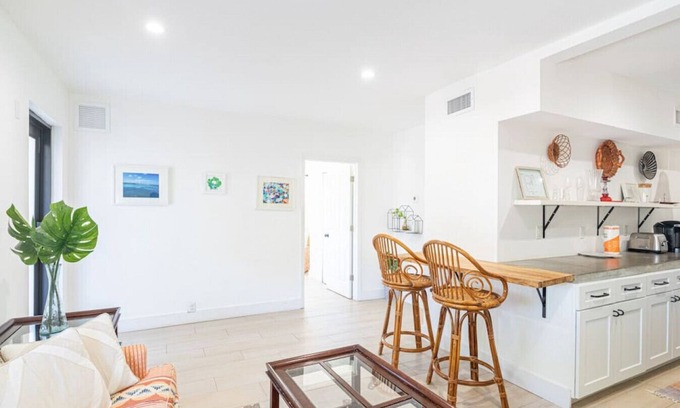 Bay Harbor Islands Apartment | Perfect 2 bed 1 bath|Prime Location 2 min to beach