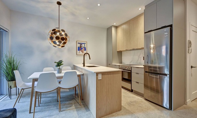 Pointe-Saint-Charles Condo | Perfect 2bdr in the hart of Montreal