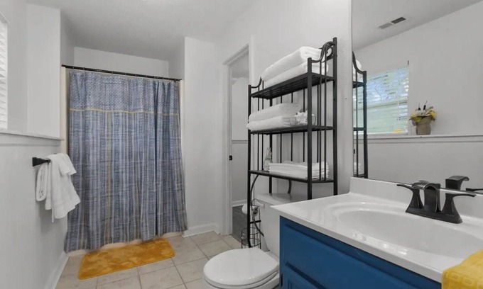 Waldron House | Perfect 3 BR Home in North KC near the Airport!