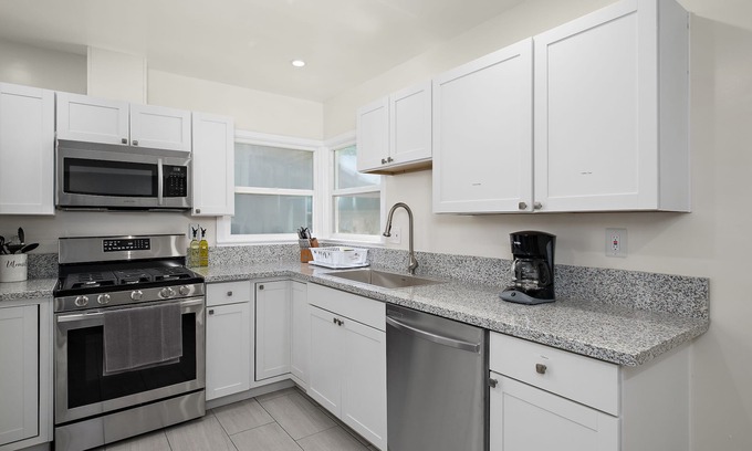 Fresno House | Perfect 4B/2Bth for Business and Nat'l Park Visit