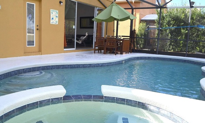 Marbella House | Perfect 5 bedroom family home with Pool & Jacuzzi near Disney World