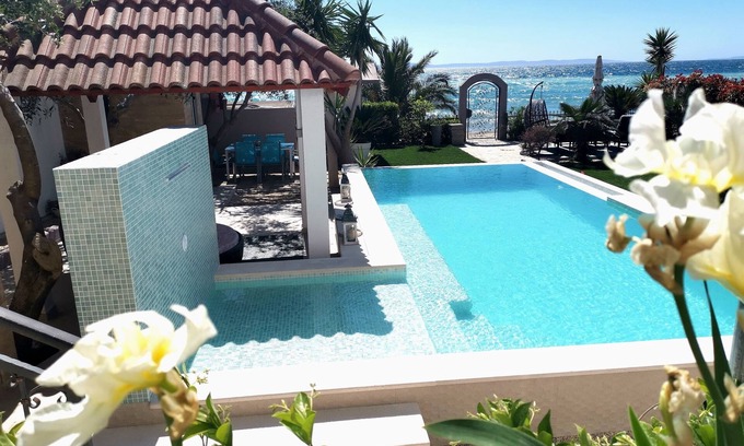 Podstrana Villa | Perfect beach and pool holiday near Split