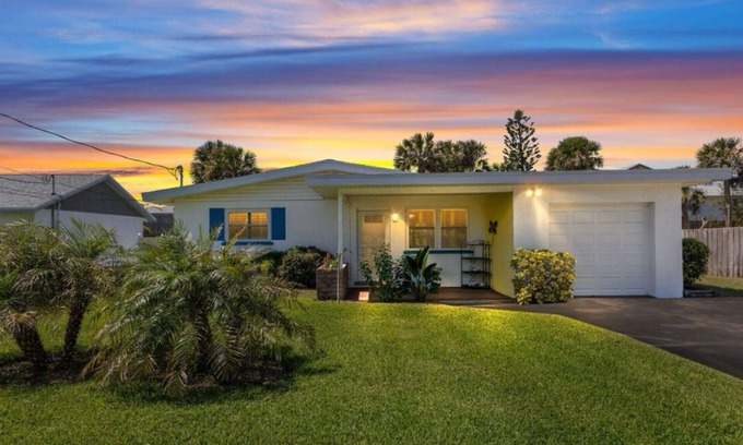 Wilbur-By-The-Sea House | Perfect beachside bungalow vacation for Snowbirds, family, or professional.
