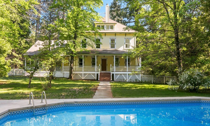 Baxter House | PERFECT FAMILY GETAWAY! Historic CRYSTAL SPRINGS INN is all yours - 4,000 sq ft!