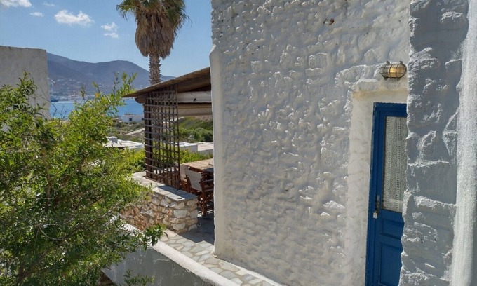 Krotiri House | Perfect family holiday Cottage, walk to the Beach + Pool access