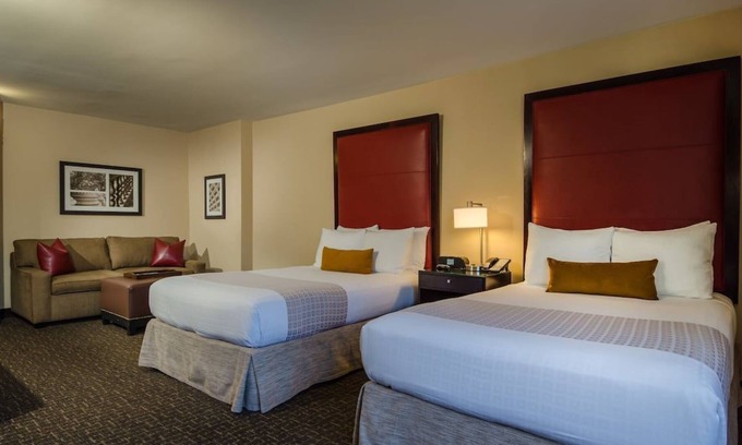Dupont Circle House | Perfect for Business Travel! 4 Relaxing Units, with Private Parking!