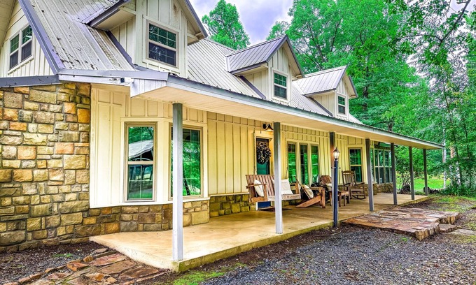 Smithville Other | Perfect for Families + Smithville + Sunroom + Hot Tub + Playset + Cozy & Private