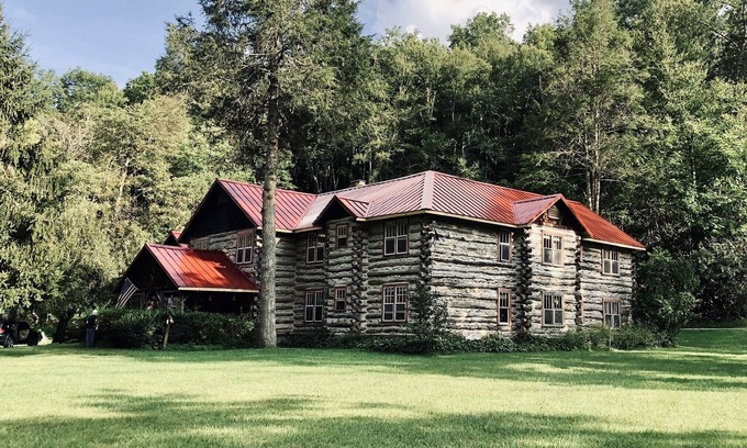 Topton Cabin | Perfect for Family Reunions and Corporate Groups or as a couples getaway