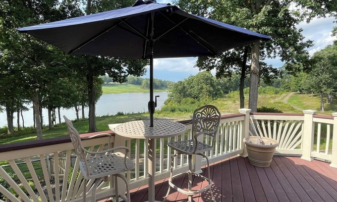 Lakeview House | Perfect for LPGA Solheim Cup! Large Family Getaway, Lake, NatureTrail, Wineries!