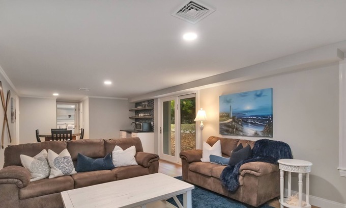 Centerville Apartment | Perfect Getaway for a Couple or a Family with 1-2 Small Kids