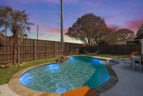 Richardson House | Perfect Getaway Home w Pool Jacuzzi Cinema Room