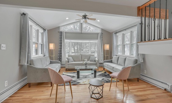 Wallkill Villa | Perfect home for a dream retreat + POOL