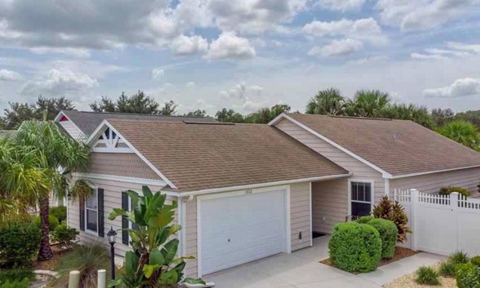 The Villages Villa | Perfect Location 2/2 Villa in Creekside Landing walking distance to Lake Sumter