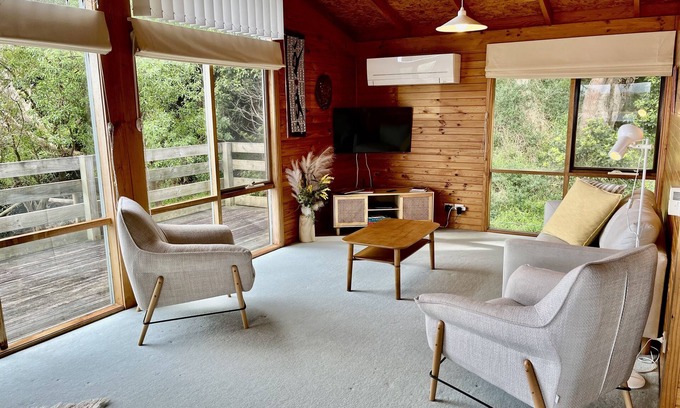 Marlo House | Perfect Location on the Water's Edge