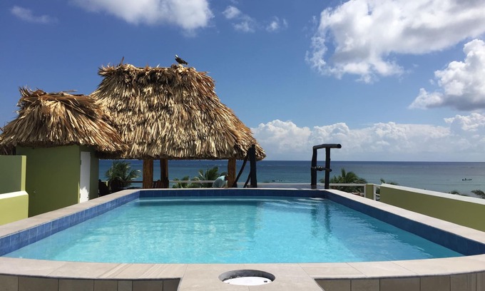 San Pedro Condo | Perfect Location with Roof-Top Pool *Book Today*