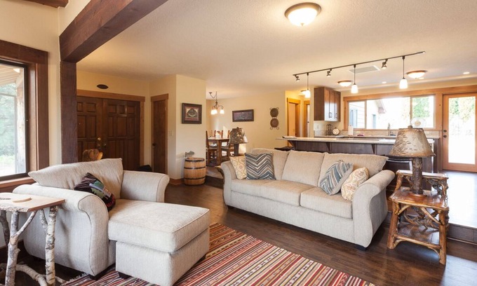 Parkdale House | Perfect Modern Cabin Getaway, Updated, Gorgeous Hood Views!