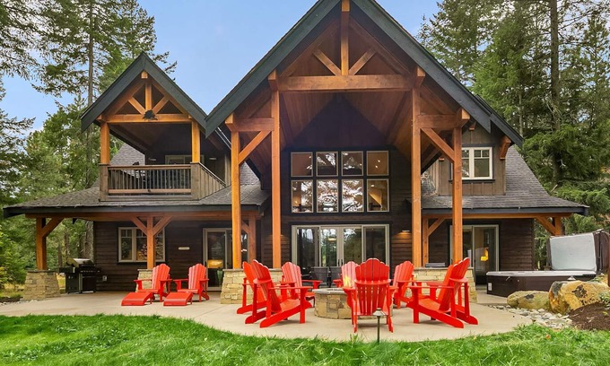 Cle Elum House | Perfect Retreat for multiple families! On the Golf Course | Hot Tub and more!
