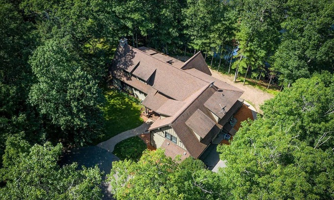 Woodruff House | Perfect retreat for family fun! Private wooded lot on Little Spider Lake